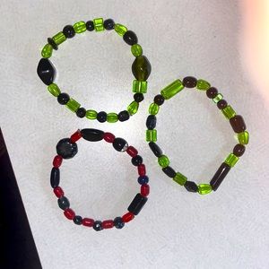 Elastic glass beaded bracelets